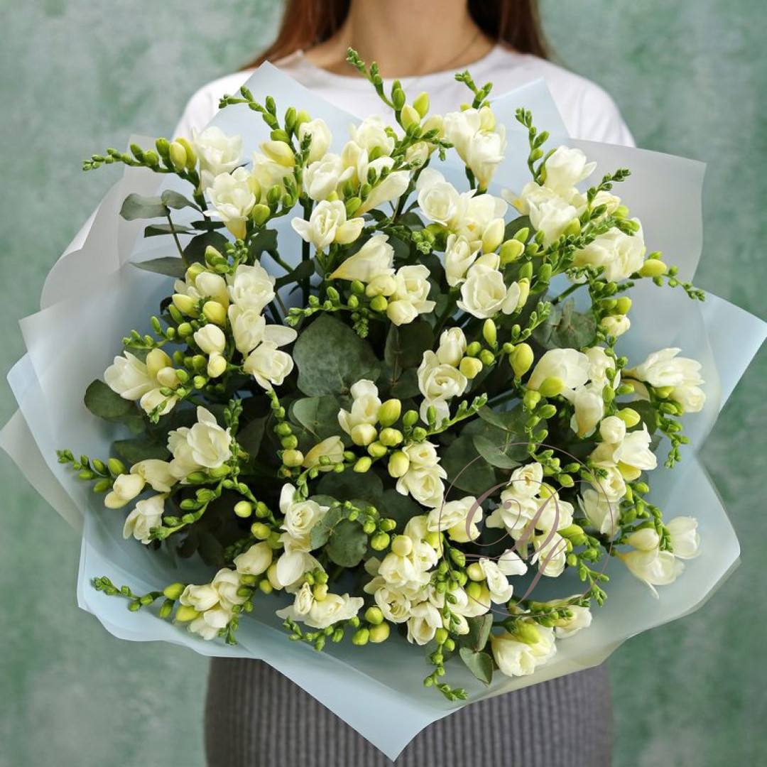 Freesia Bouquet: สัมผัสของความสง่างามและความสดชื่น
